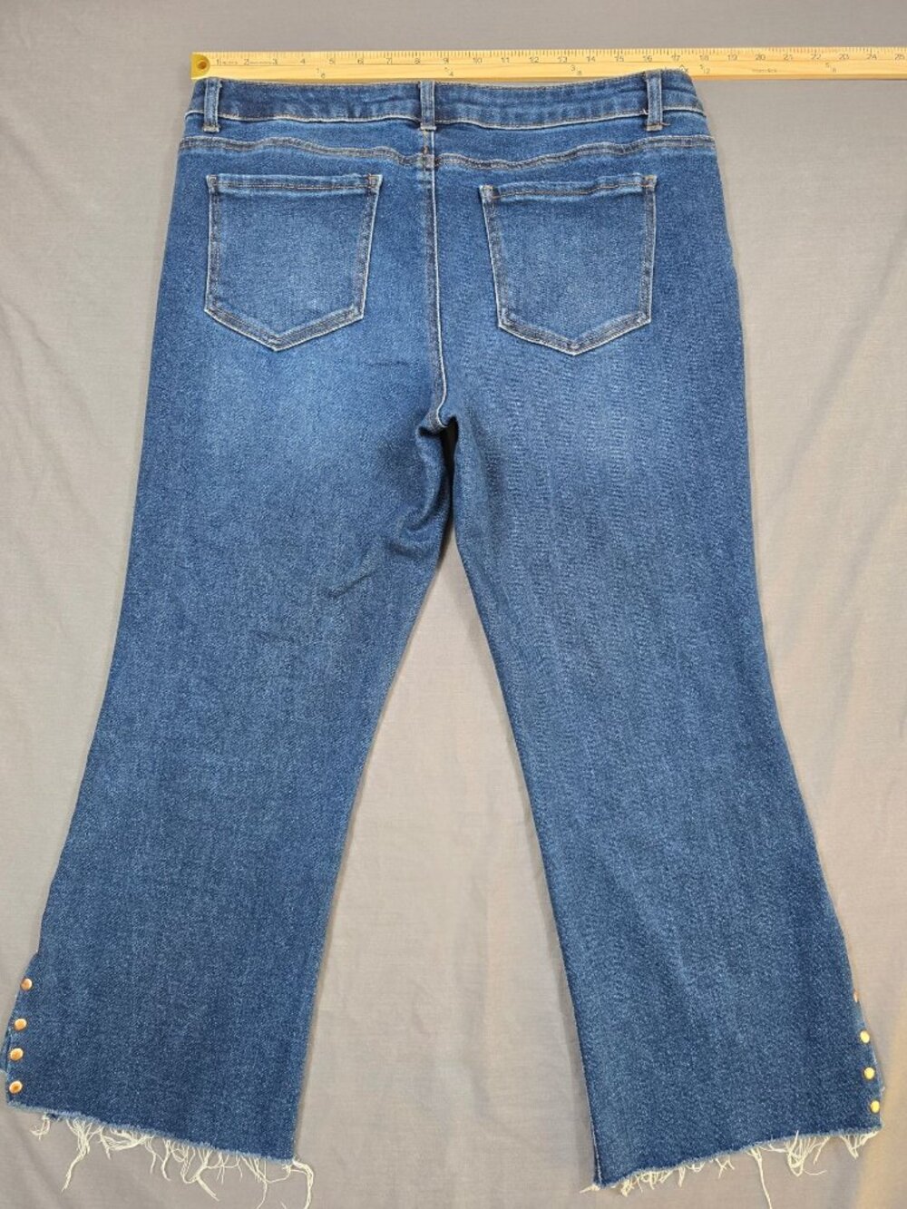 Est 1946 Denim Womens Mid-Rise Blue Jeans Flared Crop Frayed Hem Studded Size 12 - Picture 5 of 5